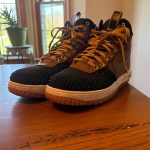 NWOT Nike Lunar Force 1 Duck Boot (Waterproof)